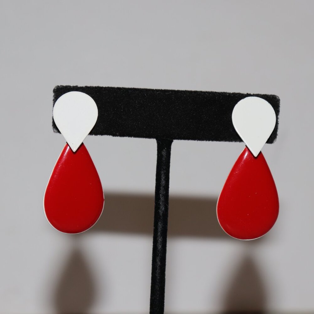 🤍❤️ Vintage White & Red Metal Dangle Earrings · Post · 1 5/8" Tall · bold retro